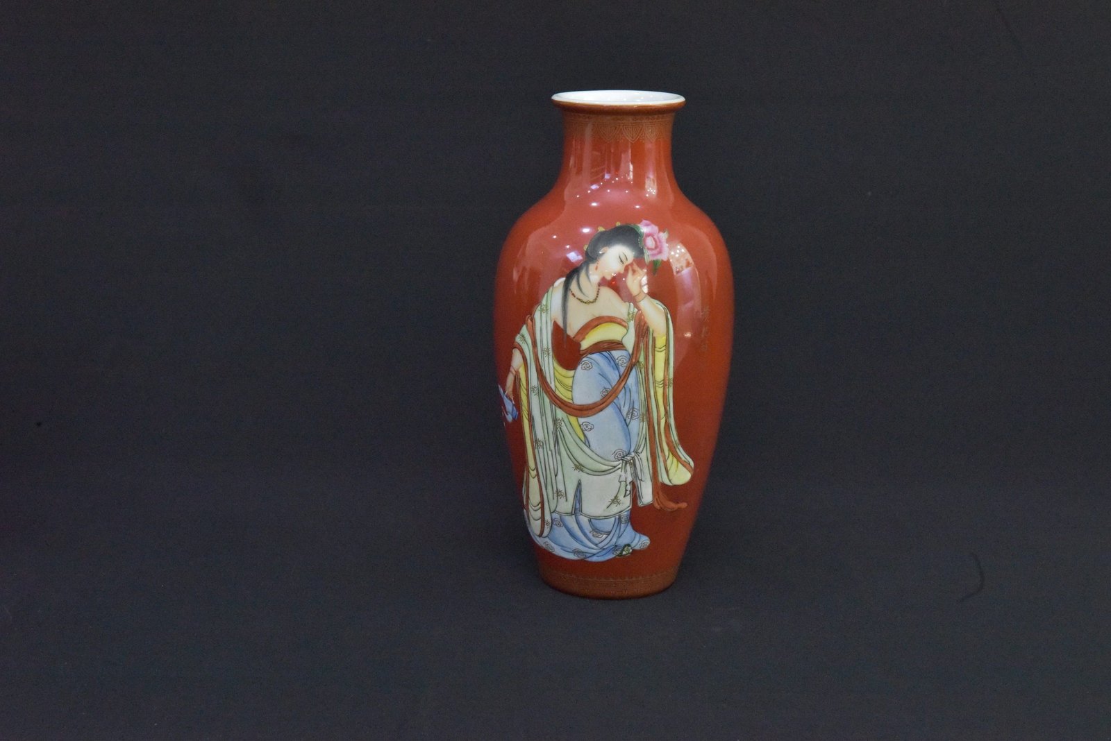 Vintage 1980s Chinese Porcelain Vases – Set of 4 – Red Glaze with Ancient Beauty Motif - Image 4