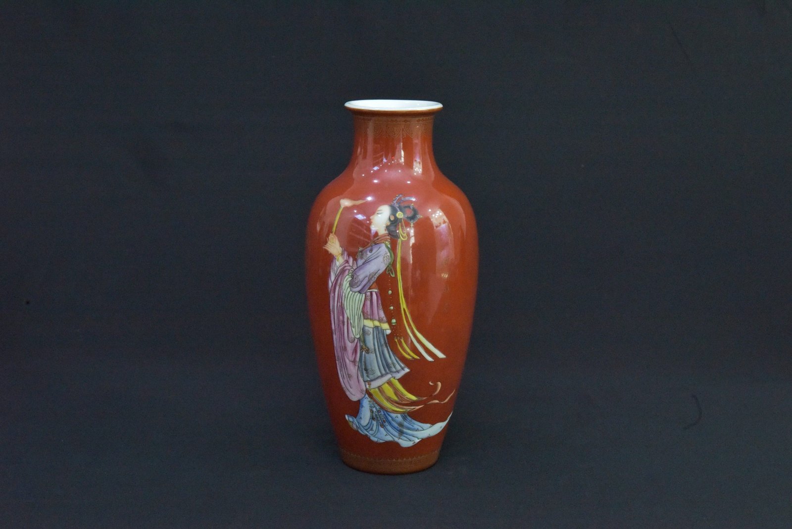 Vintage 1980s Chinese Porcelain Vases – Set of 4 – Red Glaze with Ancient Beauty Motif - Image 3