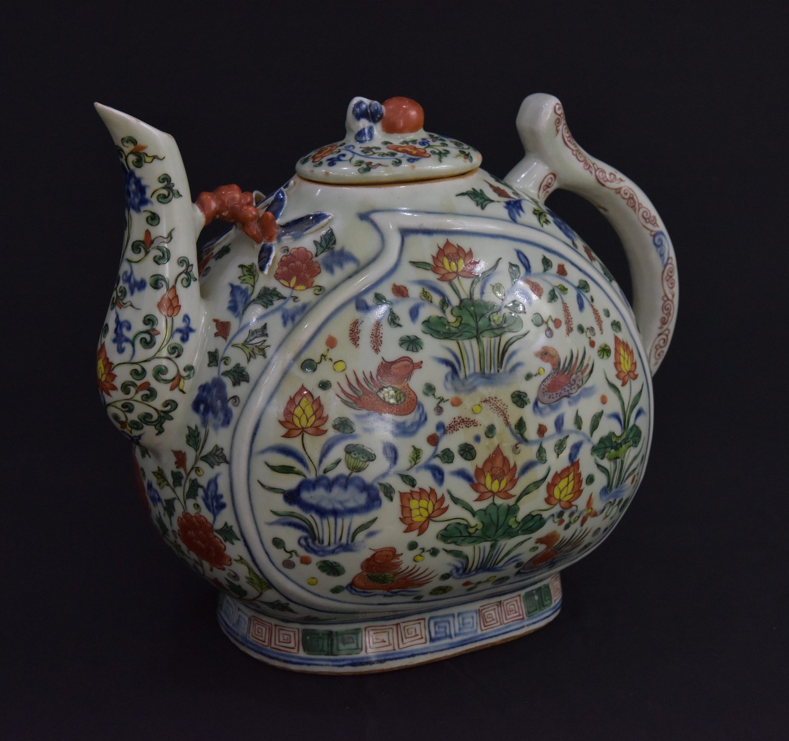 Large Chinese Porcelain Teapot – Famille Verte Style, Ming Xuande Mark Reproduction, 1970s
