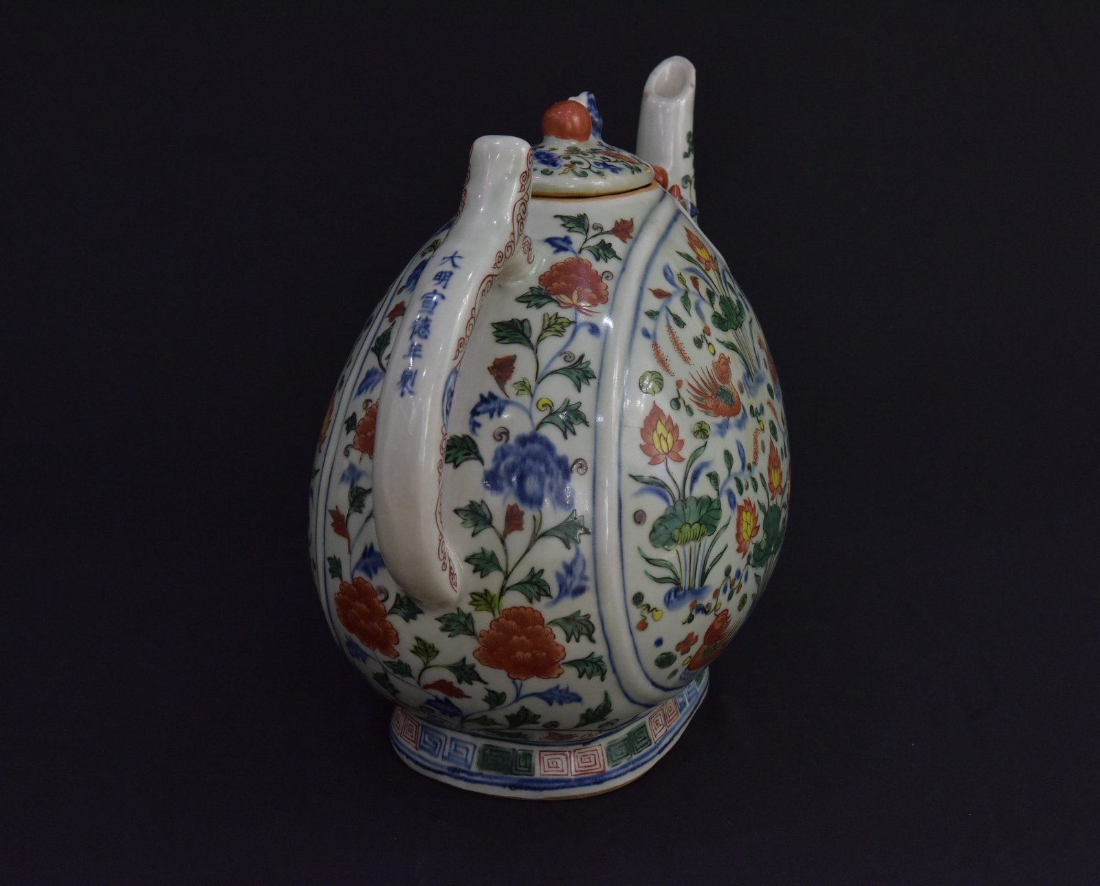 Large Chinese Porcelain Teapot – Famille Verte Style, Ming Xuande Mark Reproduction, 1970s - Image 3