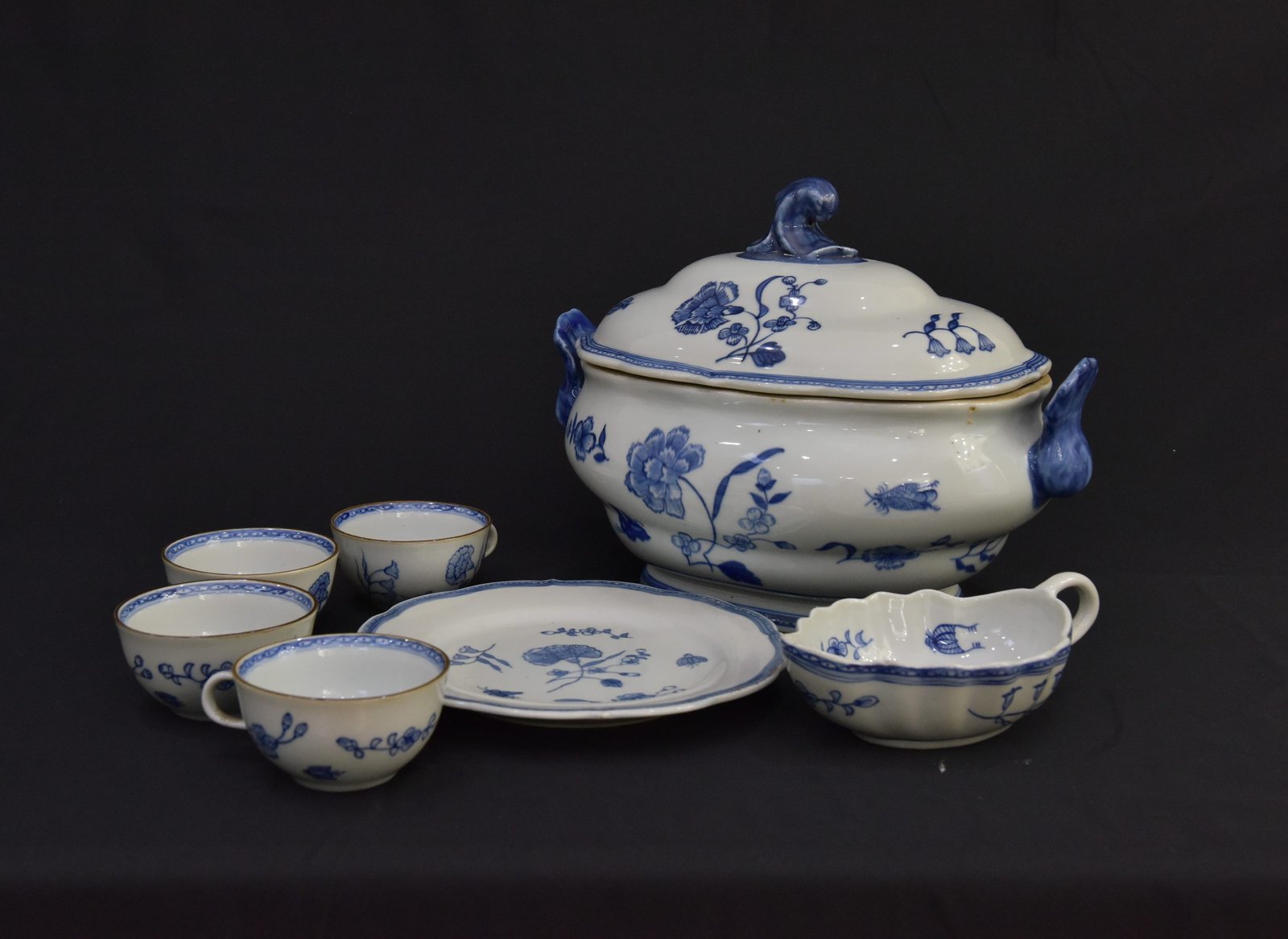 Vintage 1990s Blue & White Ceramic Soup Tureen Set – Floral Design