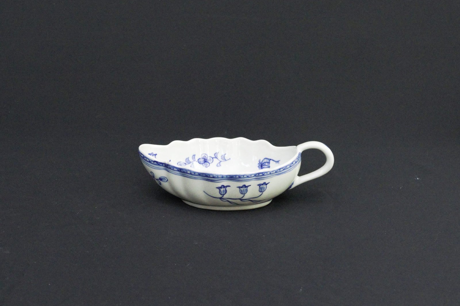 Vintage 1990s Blue & White Ceramic Soup Tureen Set – Floral Design - Image 4