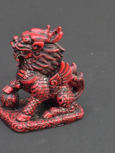 Vintage Chinese Guardian Creature Statue – Resin – 1990s – 540g – Red & Black Finish