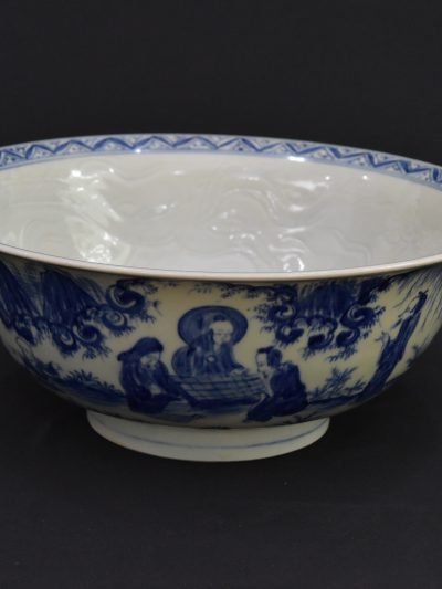 Vintage Chinese Blue and White Porcelain Bowl – "仿大明宣德" Style – Scholar Scene & Incised Dragon Motif – 1980s