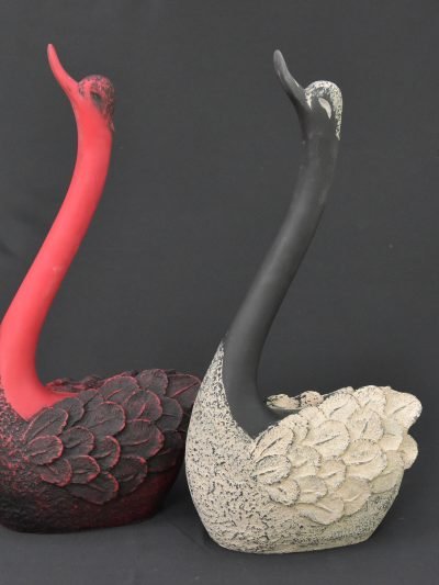 Elegant Resin Swan Figurine Pair – Red & Black/White Finish – Modern Decorative Sculpture