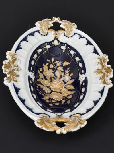 Vintage Western-Style Ceramic Decorative Plate – Blue & White with Gold Floral Detailing (1980s)