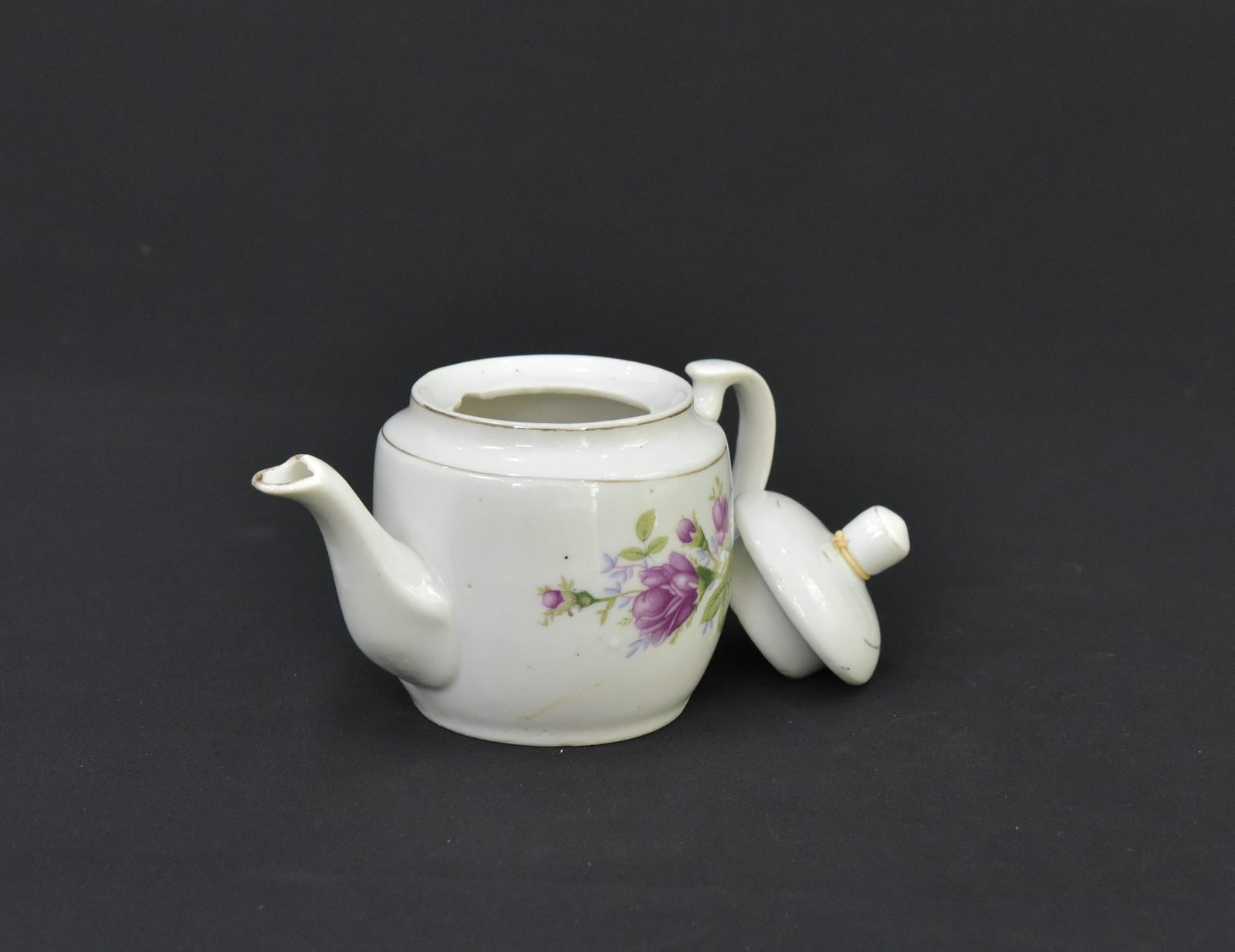 Vintage 1970s Porcelain Teapot with Purple Rose Floral Design - Image 2