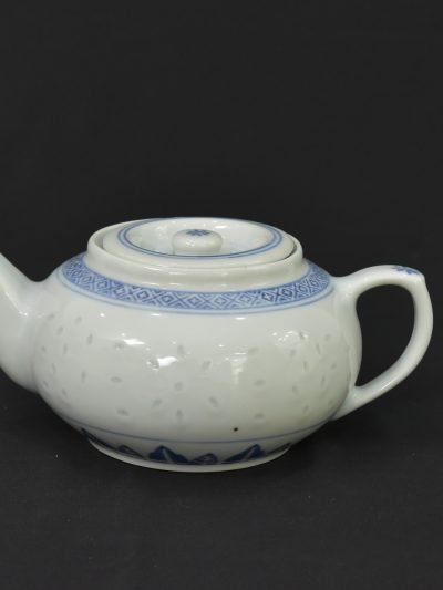 Vintage 1980s Chinese Porcelain Teapot – Blue & White Pattern