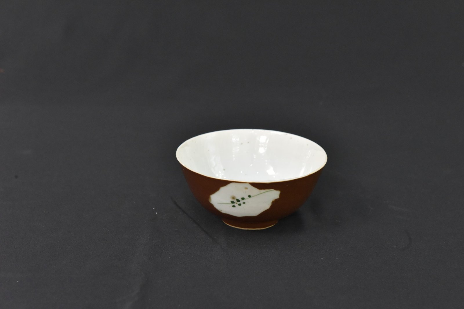 Vintage 1970s Chinese Porcelain Tea Bowl – Brown Glaze with Hand-Painted Floral Detail