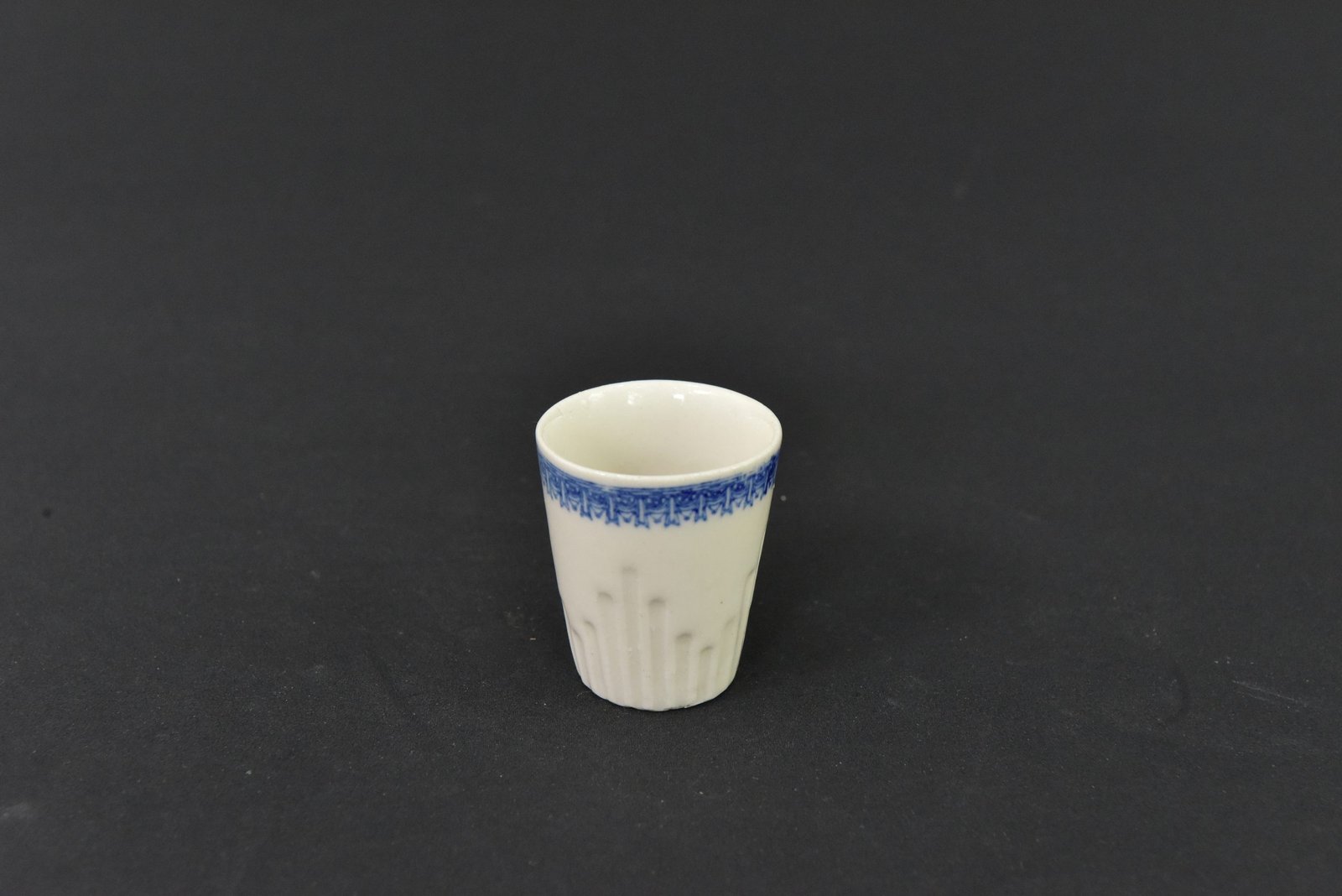 Vintage 1980s Ceramic Espresso Cup – Blue Geometric Rim Pattern