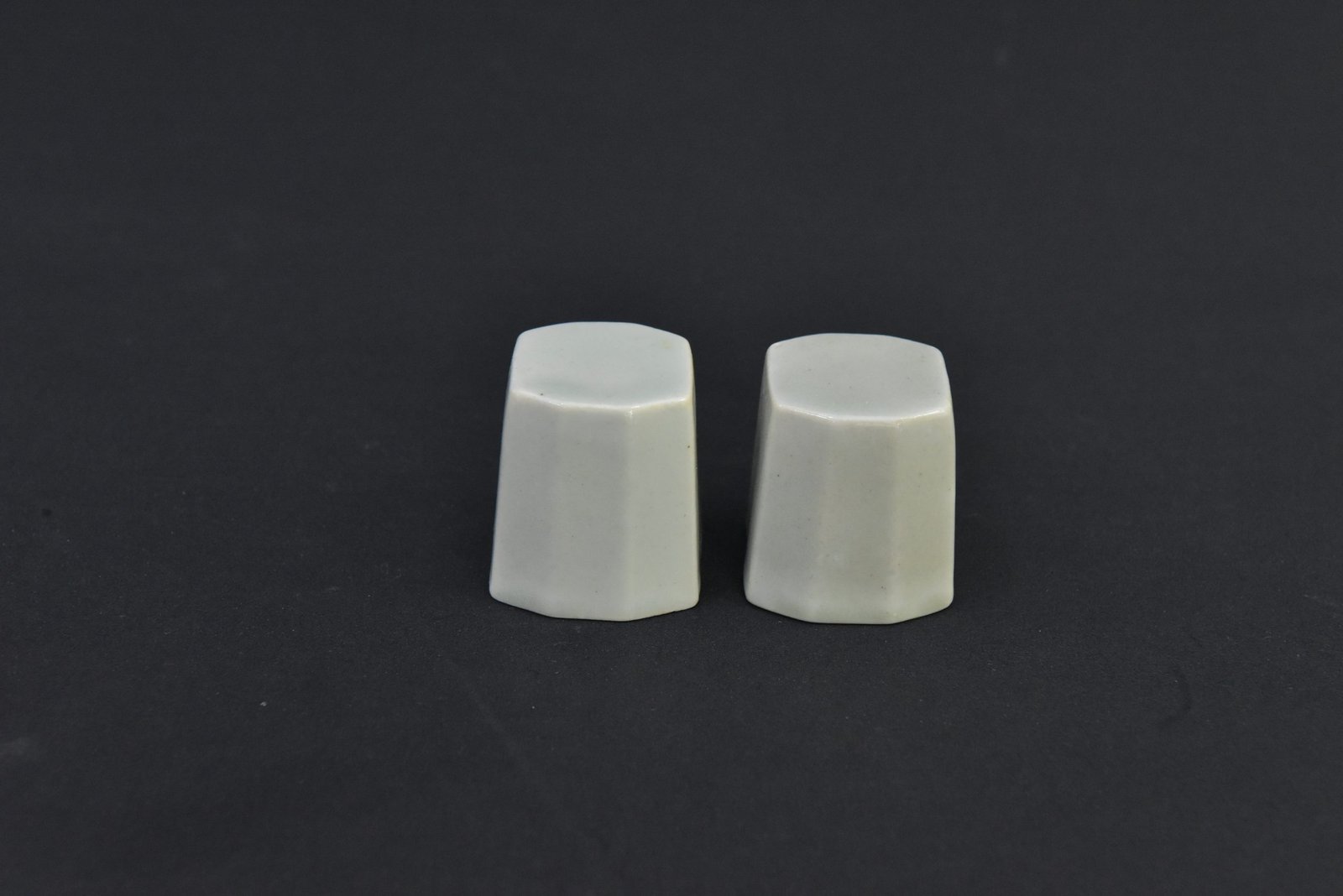 Vintage 1980s Ceramic Toothpick Holders – Set of 2 – White, Hexagonal Design - Image 5