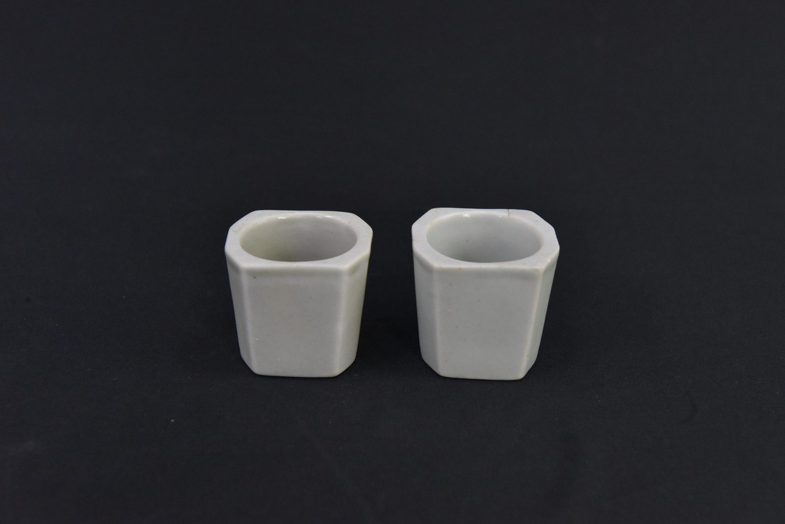 Vintage 1980s Ceramic Toothpick Holders – Set of 2 – White, Hexagonal Design - Image 4