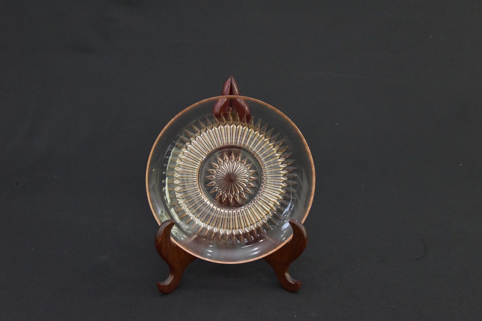 Vintage 1960s Depression Glass Plate with Sunburst Pattern - Image 5