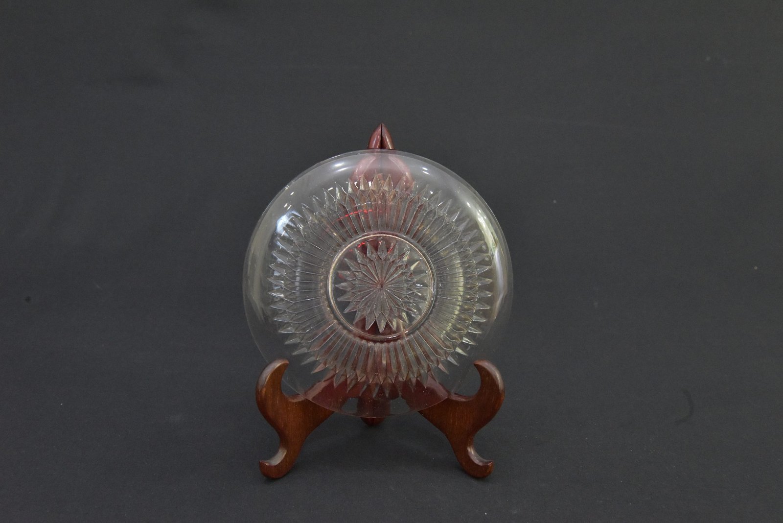 Vintage 1960s Depression Glass Plate with Sunburst Pattern - Image 4