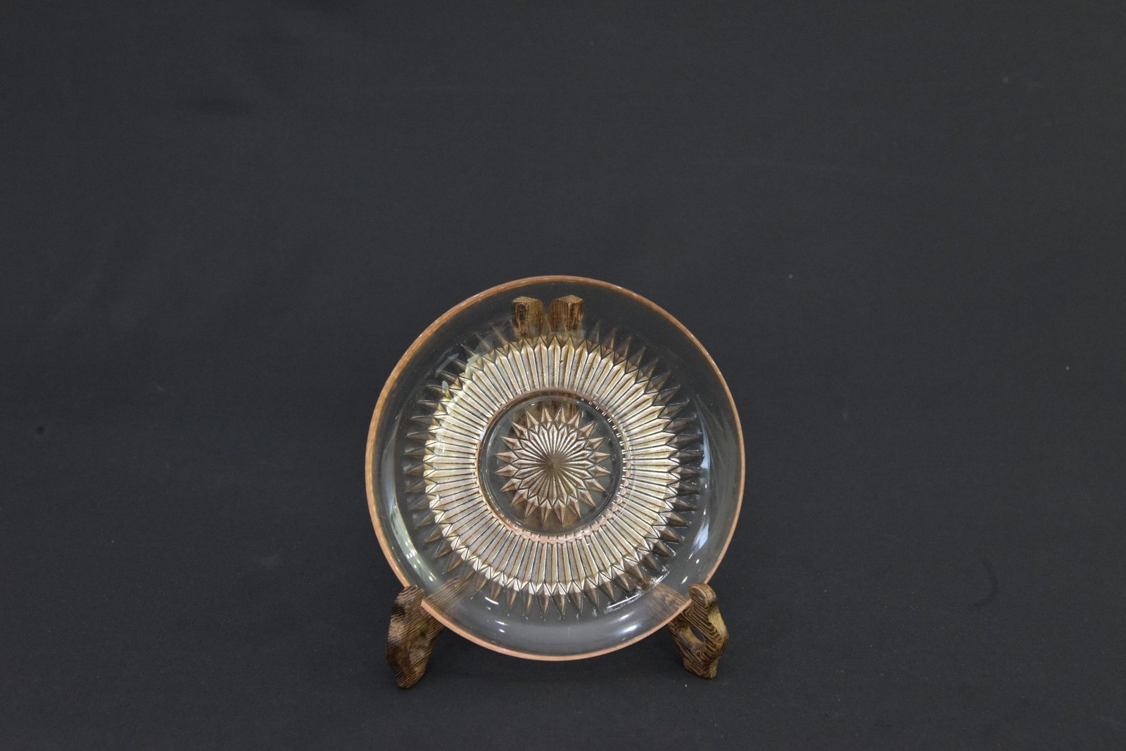 Vintage 1960s Depression Glass Plate with Sunburst Pattern - Image 3