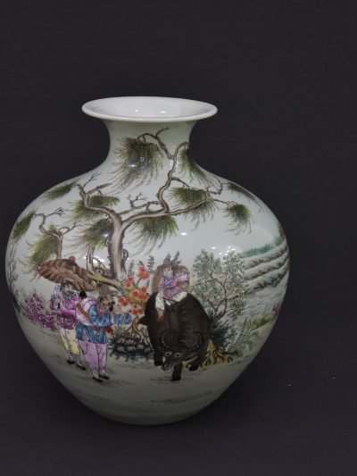 Vintage Chinese Porcelain Vase with Scenic Motif – 1970s